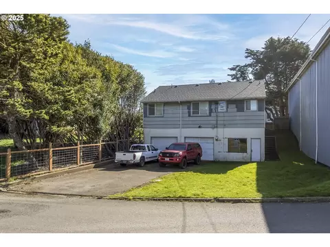 123 NE 2nd St, Newport, OR 97365