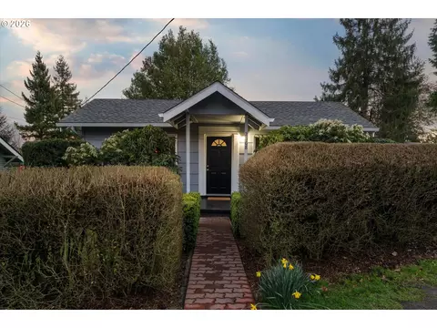 2668 SW Hume Ct, Portland, OR 97219