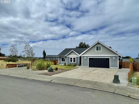 2020 Roosevelt Loop, North Bend, OR 97459 photo 1