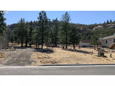 2428 W 14th St, The Dalles, OR 97058