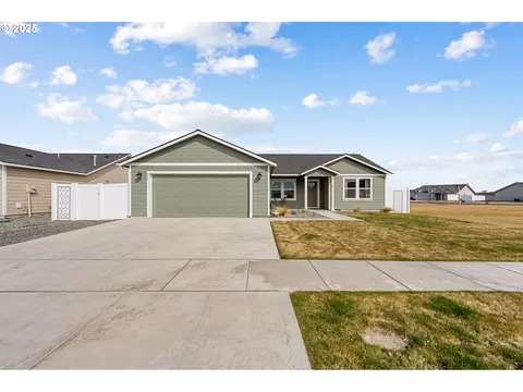400 SW Goldfinch Ln, Boardman, OR 97818