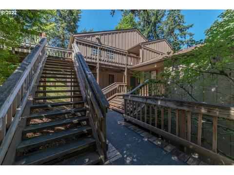 402 Stonewood Dr, Eugene, OR 97405 photo 1