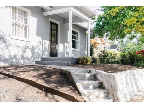 2427 Agate St, Eugene, OR 97403 photo 1