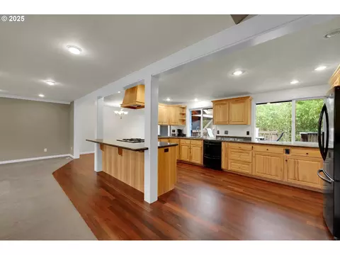 Kitchen - 1332 Jeppesen Ave, Eugene, OR 97401 photo 1 of 11