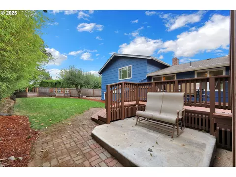 Exterior - 1332 Jeppesen Ave, Eugene, OR 97401 photo 4 of 10