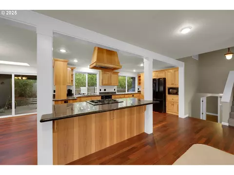 Kitchen - 1332 Jeppesen Ave, Eugene, OR 97401 photo 3 of 11
