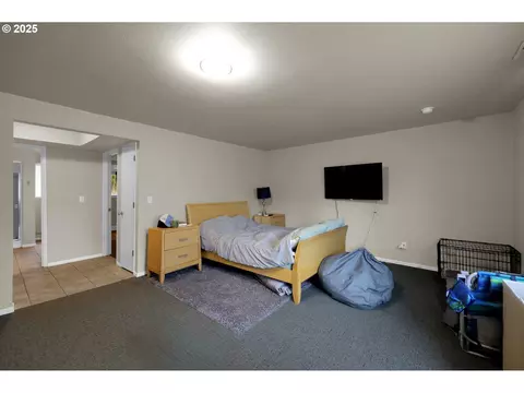 Bedroom - 1332 Jeppesen Ave, Eugene, OR 97401 photo 3 of 3