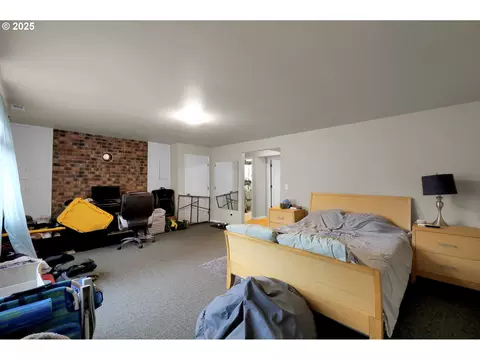Bedroom - 1332 Jeppesen Ave, Eugene, OR 97401 photo 2 of 3
