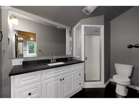 Bath - 1332 Jeppesen Ave, Eugene, OR 97401 photo 2 of 2
