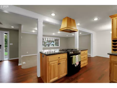 Kitchen - 1332 Jeppesen Ave, Eugene, OR 97401 photo 6 of 11