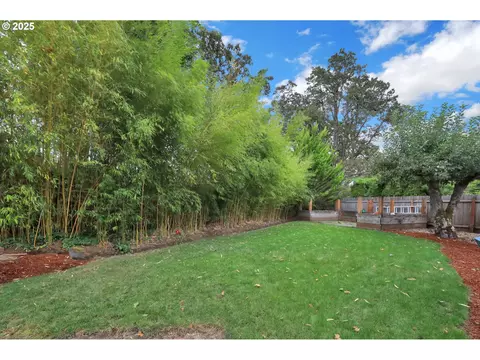 Exterior - 1332 Jeppesen Ave, Eugene, OR 97401 photo 6 of 10
