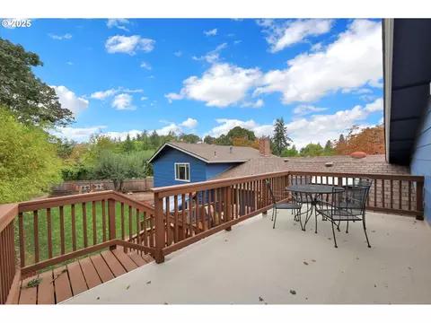Exterior - 1332 Jeppesen Ave, Eugene, OR 97401 photo 8 of 10