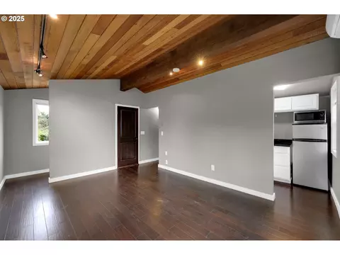 Living - 1332 Jeppesen Ave, Eugene, OR 97401 photo 6 of 7