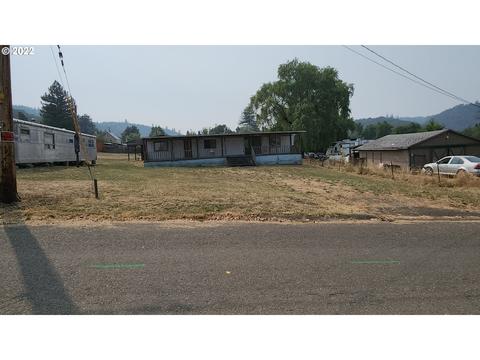 269 Club Ave, Roseburg, OR 97470