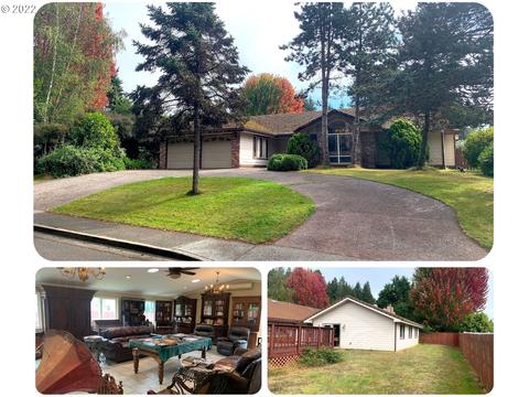935 Brooke Ln, Brookings, OR 97415