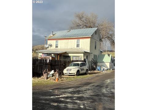 808 C St, Fossil, OR 97830