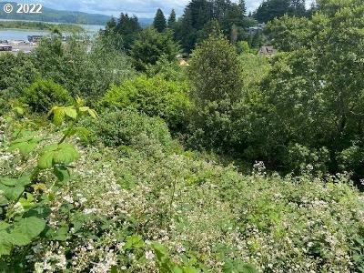9 Th St #01600, Coos Bay, OR 97420