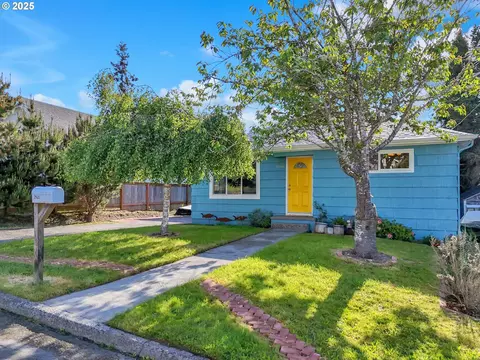 1466 8th St, Astoria, OR 97103