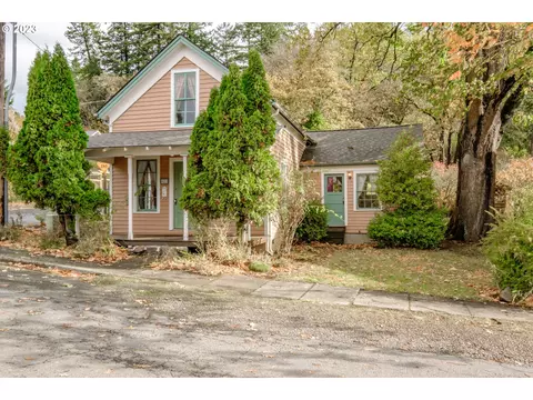 420 Averill St, Brownsville, OR 97327