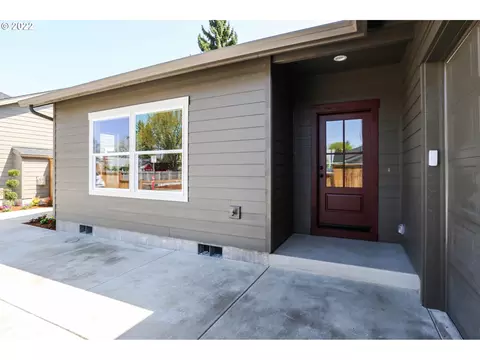 1273 Arcadia Dr, Eugene, OR 97401 photo 1