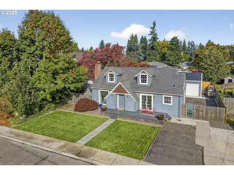 318 NE 9th Ave, Canby, OR 97013