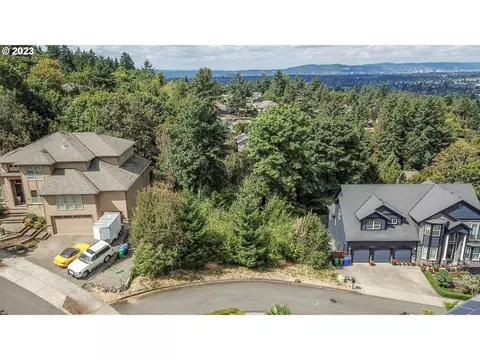 12044 SE Deerhaven Dr, Portland, OR 97266