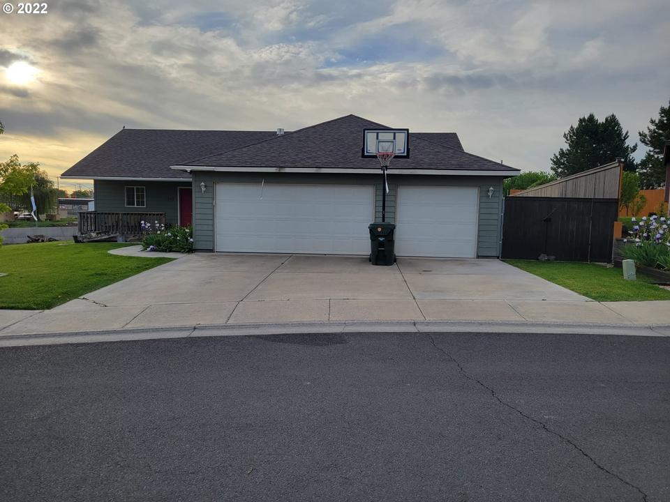 1243 SW Martin Ct, Hermiston, OR 97838 1 photo MLS 22490142 Movoto