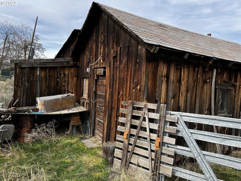 324 SE High St, Mitchell, OR 97750 photo 1