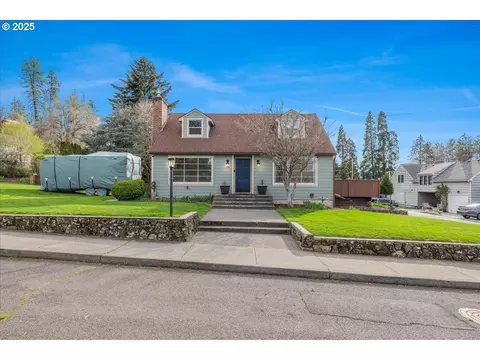710 W 19th St, The Dalles, OR 97058