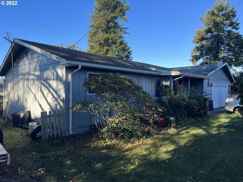533 Memory Ln, Brookings, OR 97415