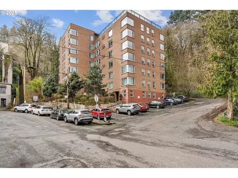 1205 SW Cardinell Dr #704, Portland, OR 97201