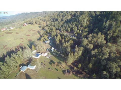 898 Shoestring Rd, Riddle, OR 97469 photo 1