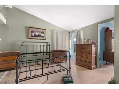 Bedroom - 5367 Olympic Cir, Eugene, OR 97402 photo 3 of 3