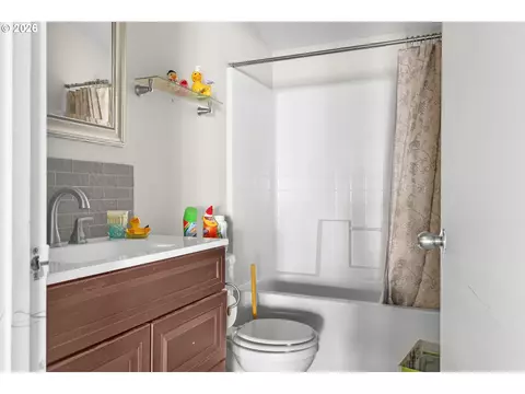 Bath - 5367 Olympic Cir, Eugene, OR 97402 photo 2 of 2
