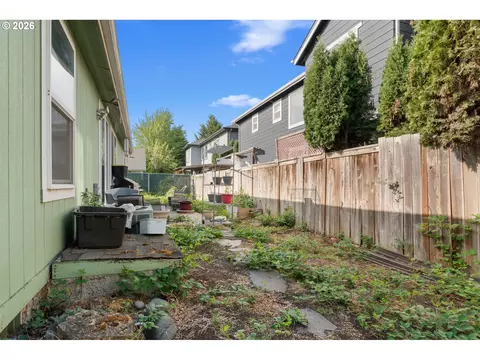 Exterior - 5367 Olympic Cir, Eugene, OR 97402 photo 3 of 4