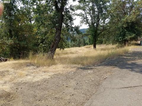 413 Eagle Dr, Roseburg, OR 97471