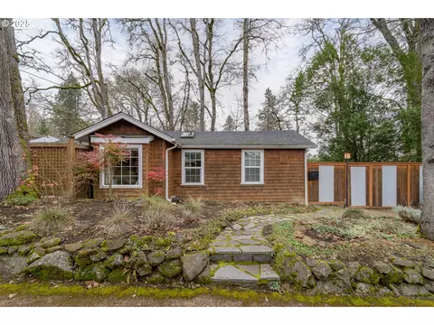 25 W 36th Ave, Eugene, OR 97405