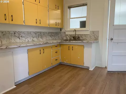 Kitchen - 218 S 19th St, Springfield, OR 97477 photo 2 of 2