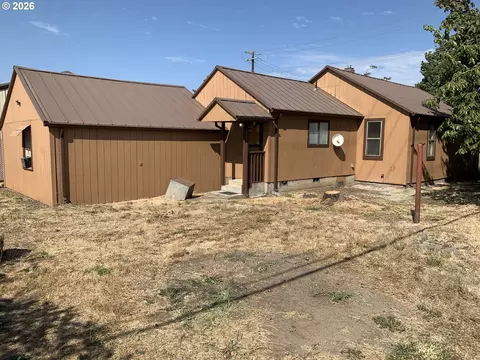 Exterior - 218 S 19th St, Springfield, OR 97477 photo 4 of 5