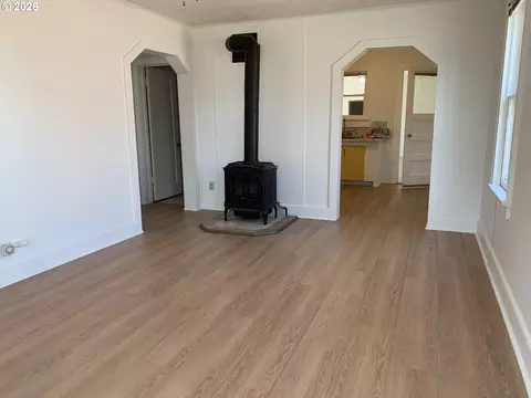 Living - 218 S 19th St, Springfield, OR 97477 photo 2 of 2