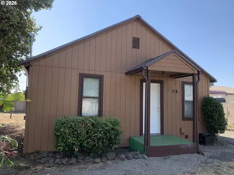 Exterior - 218 S 19th St, Springfield, OR 97477 photo 2 of 5