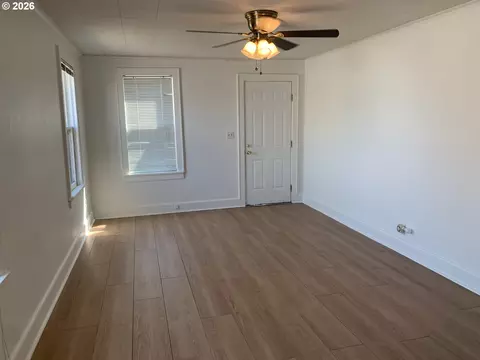 Living - 218 S 19th St, Springfield, OR 97477 photo 1 of 2