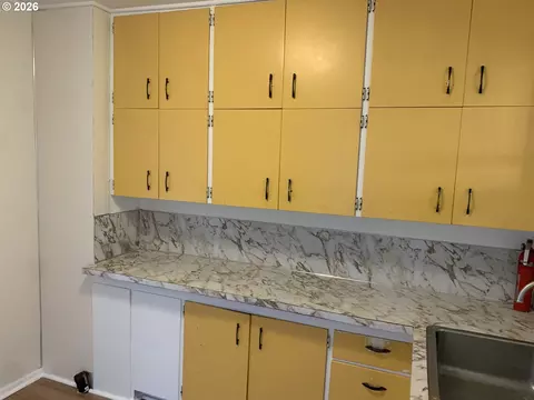 Kitchen - 218 S 19th St, Springfield, OR 97477 photo 1 of 2