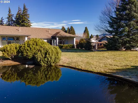 3483 Avalon Dr #211, Hood River, OR 97031