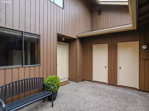 2277 Ridgeway Dr, Eugene, OR 97401 photo 1
