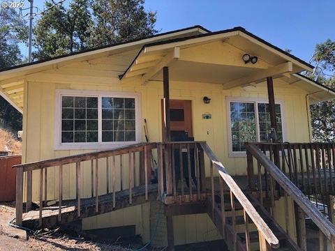 860 Elmar Dr, Winchester, OR 97495