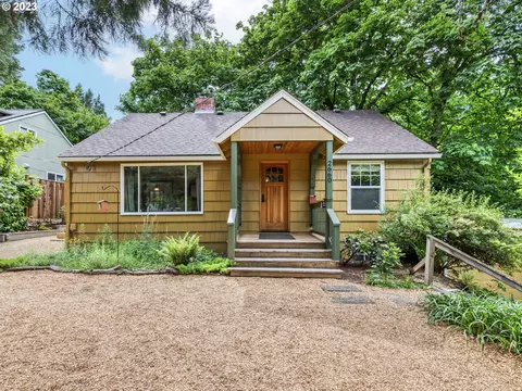 2660 Emerald St, Eugene, OR 97403