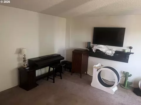 970 NW Wonderview Ct, Gresham, OR 97030 photo 4