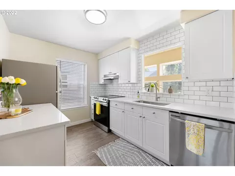 15715 NE Beech St #4H, Portland, OR 97230