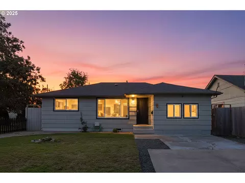 728 21st St, Springfield, OR 97477